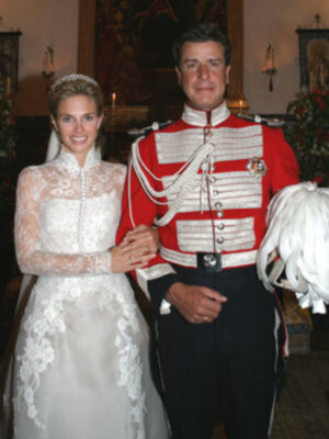 Las fotos de la boda de Cayetano y Genoveva en las revistas del corazon adelantan su salida al lunes .