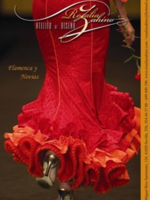 Elegante falda flamenca roja con volantes y detalles en la parte inferior, perfecta para eventos y desfiles.