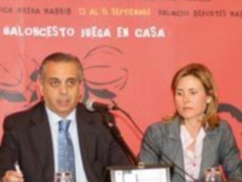Conferencia de prensa en el Palacio Benito Pérez Galdós de Málaga, España.