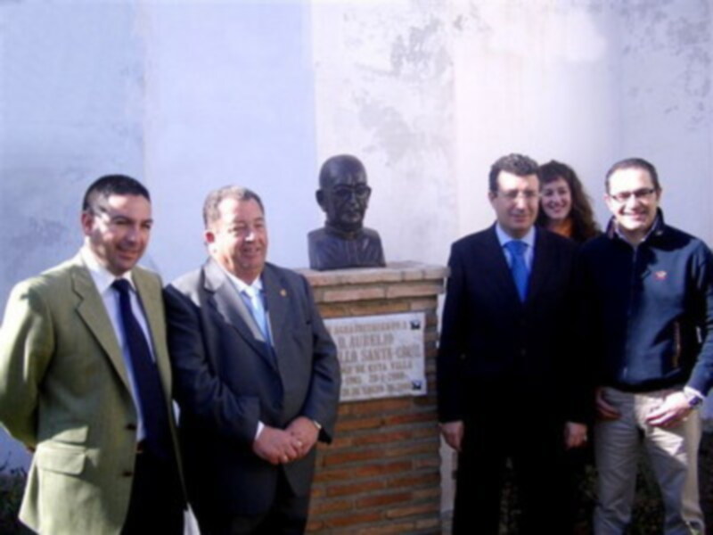 Inauguración de un monumento en homenaje a José María García, ubicado en la localidad de La Santa Cruz.
