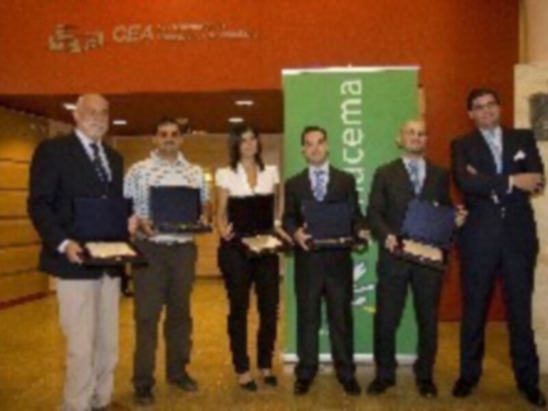 Premiación de profesionales en un evento de la CEA en Valencia.