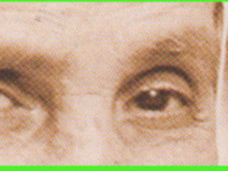 Detalle de una cara con expresión serena y ojos marrones.