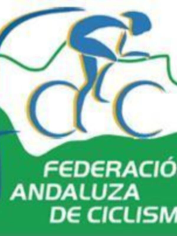 Logotipo de la Federación Andaluza de Ciclismo, destacando la silueta de un ciclista y el nombre del organismo.