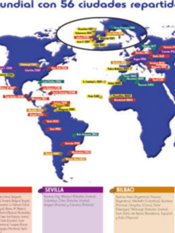 Mapa mundial con 56 ciudades destacadas, incluyendo Madrid, Sevilla, Bilbao y Granada, representadas en diferentes colores y etiquetadas con detalles geográficos y culturales.