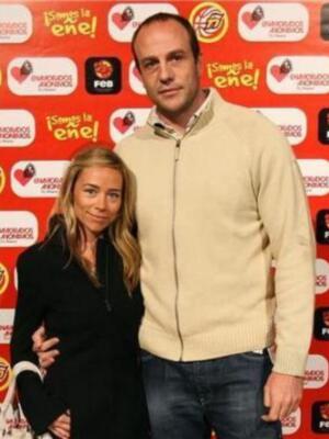 Fran Murcia y Carolina López a tres meses de su boda acuden a la representación musical de Enamorados Anónimos en Madrid