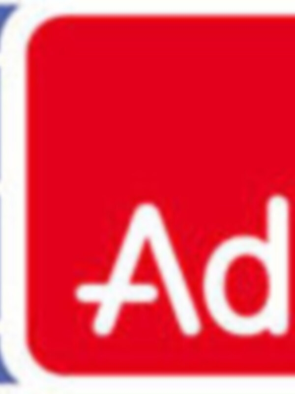 Logotipo de Adecco con un balón de baloncesto en el logotipo, representando su relación con el deporte y la búsqueda de talentos.