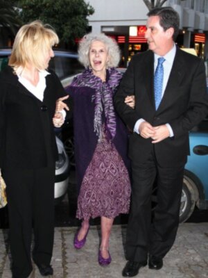  El Juli recogió en el colegio de enfermería de Sevilla el IX Trofeo Virgen de los Reyes