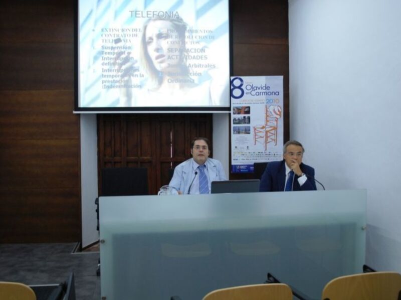 Presentación sobre Telefonía en una conferencia de la Asociación Olavide Carmona 2016.