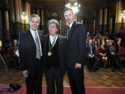 La Municipalidad de La Plata distinguió al actor y director de origen gaditano, Carlos Moreno como Ciudadano Destacado 