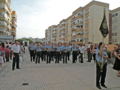 La procesión de todo un barrio por el Cristo de la Caridad de la barriada de los Príncipes.
