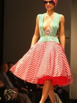 Agatha Ruiz de la Prada recibe en Sevilla un premio por su dedicación a la moda