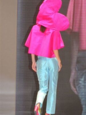 Agatha Ruiz de la Prada recibe en Sevilla un premio por su dedicación a la moda