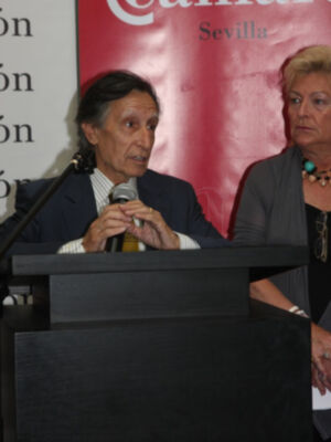 Inaugurada la exposición del modisto sevillano Pepín Castillo 