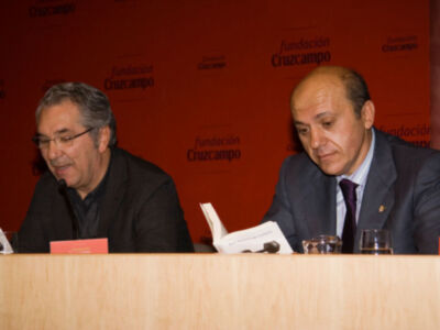 El presidente del Sevilla presentó la novela de José Manuel García, El arma de los invisibles