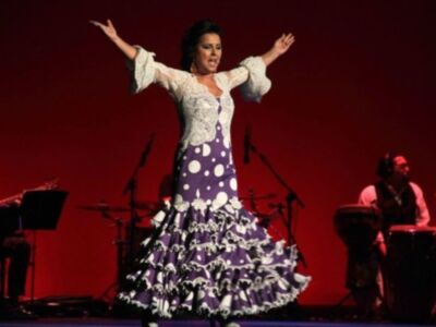 Toda Jerez rendida a los pies de María José Santiago.-