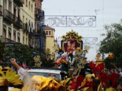 Los Reyes Magos reparten ilusión por las calles de Triana