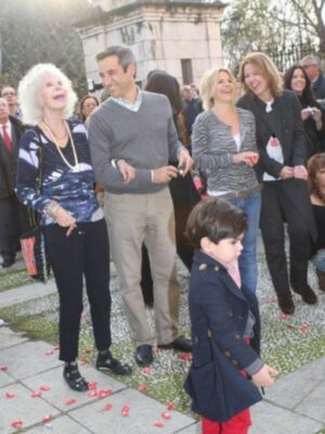 Cayetano Martínez de Irujo encarnó al rey Gaspar en Sevilla ante la mirada de su madre y su hermana Eugenia