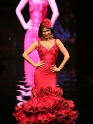 Elisabeth conto con el apoyo de su novio, el futbolista Alexis que fue a verla desfilar por primera vez 