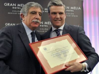 Espartaco, nombrado 'Profesor honorífico' de las Escuelas Andaluzas  