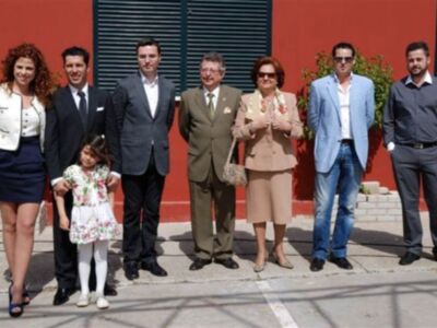 Pastora Soler inauguró junto a su marido Francis Viñolo la casa de la cultura de Coria del Río