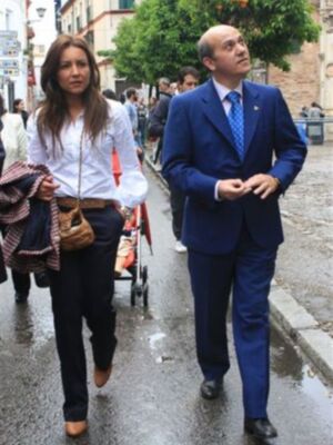 José María del Nido y Laura Marcos disfrutaron de la semana santa sevillana junto a sus hijos menores