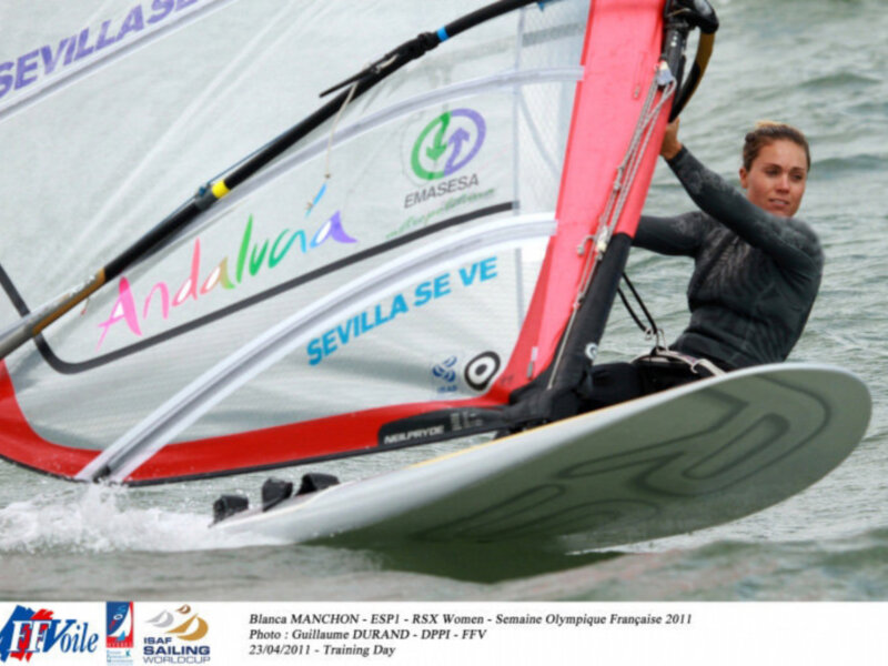 Competición de windsurfing en el Semaine Olympique Française 2011, con Blanca Manchón representando a España en la categoría RSX Women.