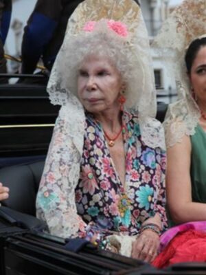 La Duquesa de Alba, con mantilla, madrina de la exhibición de enganches  