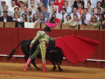 El abrazo de Fran Rivera y Cayetano en la maestranza