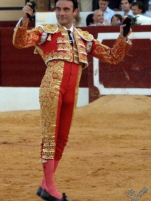 Los tres toreros a hombros en la segunda de Osuna