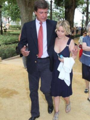 La duquesa de Alba inaugura su estatua en Sevilla rodeada de todos sus hijos menos Jacobo