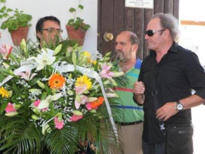 Amador Mohedano llevo flores para Rocío Jurado en el V aniversario de su fallecimiento