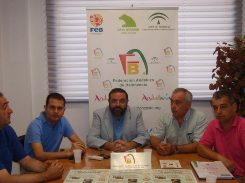 Conferencia de prensa de la Federación Andaluza de Baloncesto en colaboración con FEB, Caja Madrid y Junta de Andalucía.