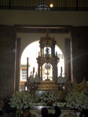 Solemne Procesión Eucarística, por las calles de la barriada Sevillana del Cerro del Águila&#8207;
