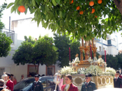 Solemne Procesión Eucarística, por las calles de la barriada Sevillana del Cerro del Águila‏