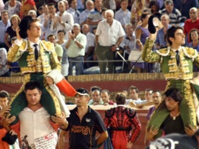 El Juli toreó con la 'cabeza abierta' en Huelva y slio a hombros