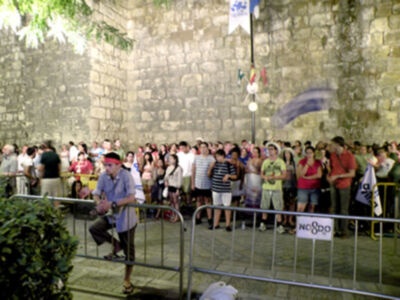 Eucaristía presidida, por el arzobispo y el obispo auxiliar de Sevilla en la Plaza del Triunfo de la capital Hispalense