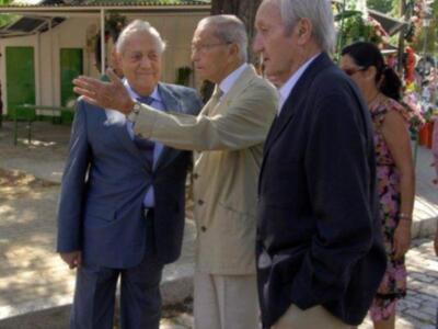 Litri, Carolina Herrera, Curro Romero, Carmen Tello acompañan a Julio Aparicio en el entierro de su madre la bailaora Maleni Loreto en Sevilla