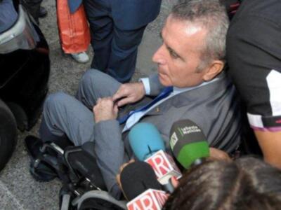 Ortega Cano reaparecio para declarar ante el juez  sereno, vestido de chaqueta y corbata , convaleciente y en silla de ruedas junto a su hijo Jose Fernando  