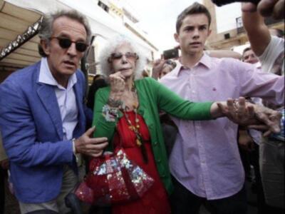 La Duquesa De Alba  se casa 5 octubre  a la una de la tarde 