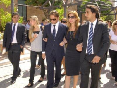 Litri, Carolina Herrera, Curro Romero, Carmen Tello acompañan a Julio Aparicio en el entierro de su madre la bailaora Maleni Loreto en Sevilla