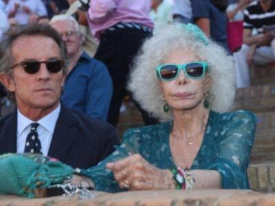 La Duquesa de Alba por primera vez en Sevilla con Alfonso Diez tras dar la noticia de su boda