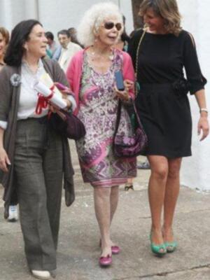 La Duquesa de Alba adelanta su llegada a Sevilla para recoger la medalla de bronce a nuevo futuro