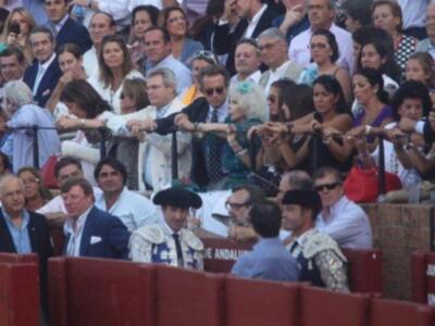 La Duquesa de Alba por primera vez en Sevilla con Alfonso Diez tras dar la noticia de su boda