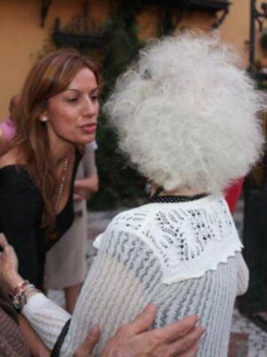 Duquesa de Alba y Carmen Tello en la misa del funeral de la madre de Julio Aparicio