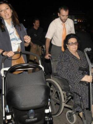 Monserrat obligada a usar silla de ruedas por una caída