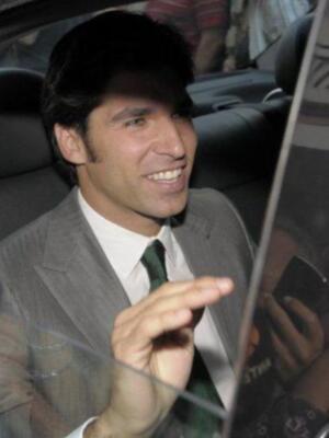 Antonio García reafirma la autoría del vestido de Eva González en la boda de la duquesa de Alba