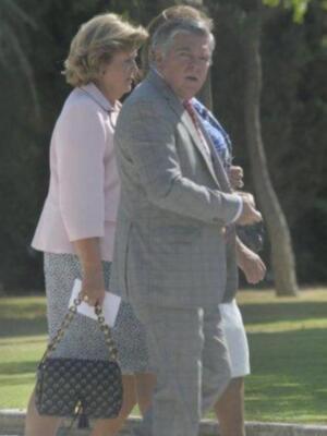 El emotivo reencuentro de los duques de Alba y su madrina Carmen Tello tras la boda