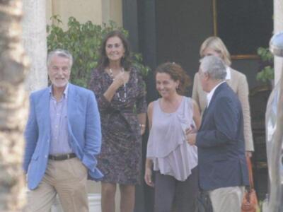 El emotivo reencuentro de los duques de Alba y su madrina Carmen Tello tras la boda