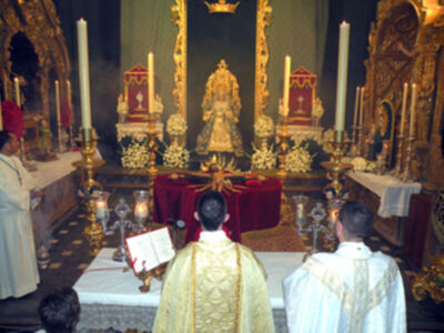 Besamano y Besapies de la Virgen de las Angustias de Alcalá del Río