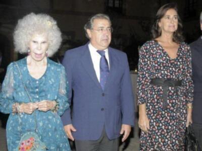 La duquesa de Alba asiste a su primera acto público tras su boda acompañada de Carmen Tello
